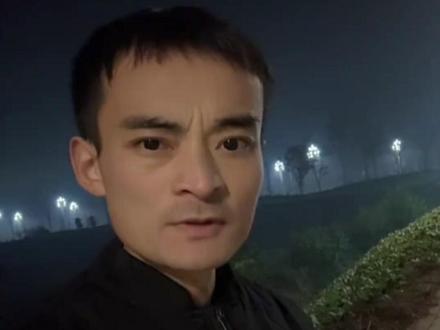 弹~谷~子~ (下面的才是弹谷子,不要看错哦~)#南充坤哥 #探故知 #气质哥 #南充市市歌#探故知翻唱