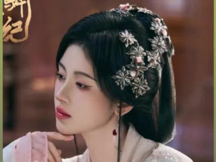 离开幻境后,露芜衣确定了龙神就是寄灵!雾妄言和武拾光两个人分开,因为中间隔着杀父之仇!#月鳞绮纪