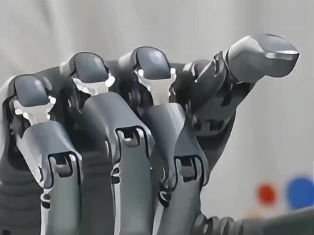 杭州六小龙强脑科技,机器人仿生手,弹钢琴,写毛笔书发