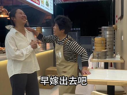 母亲节 关于母亲节我问妈妈最想要什么礼物 ,结尾有彩蛋
她得回答让我措手不及呀
妈妈说她什么都不想要 只想让我有个归宿 并不是说她想着急完成任务 二是希望有人会心疼我 照顾我 #母亲节#女婿 #礼物
