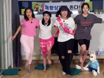 蹦蹦地球游戏厅直拍3:齐舞看着太舒适了!我一直在剪他们的齐舞集合,太多了!请给我一直跳!#李泳知 #李恩智 #安宥真 #mimi #蹦蹦地球游戏厅