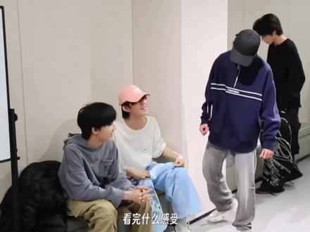 一个饼的回复#练习室 #苏新皓穆祉丞 #杨博文王橹杰 #时代峰峻 #新音纪录片