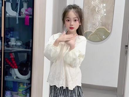 不是我,是张美玲🫣,一起抽象起来 #紫薯精有自己的单曲了 #燃烧我的紫薯精 #郭杰尼摇 yc@郭杰尼(学舞找我) #周小闹 #抖音潮流舞蹈计划