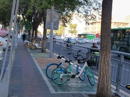 南茶坊附近竟然还有有一个“维多利超市”,这已经是呼市的一段历史记录了。#街景随拍 #城市风景一角 #城市记忆