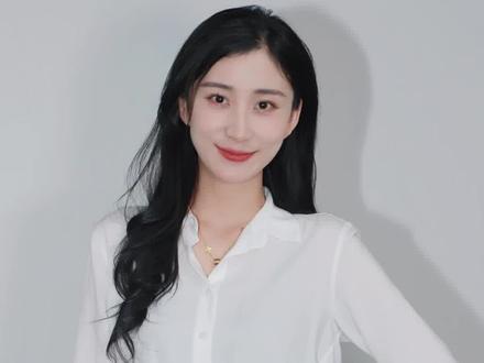 西安地铁8号线列车亮相,首次采用全自动A型车,比目前西安地铁其他车厢更宽,还具备手机充电功能,自动驾驶车头车尾可视,增强了列车运行时的隔音效果。你期待吗?#见证西安 #见证说