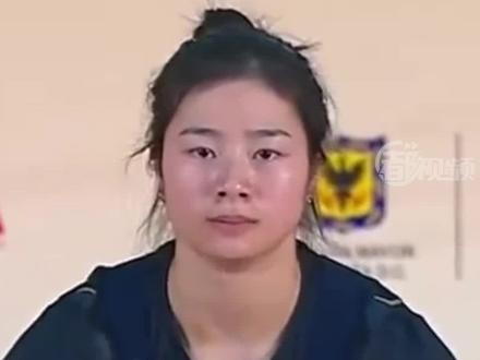 【#中国17岁小将包揽举重世锦赛三金 】12月11日,在2022年世界举重锦标赛女子64公斤级的比赛中,17岁的中国小将裴鑫依包揽抓举、挺举和总成绩全部三枚金牌。这也是她首次在国际顶级赛事的舞台亮相。#2022年世界举重锦标赛