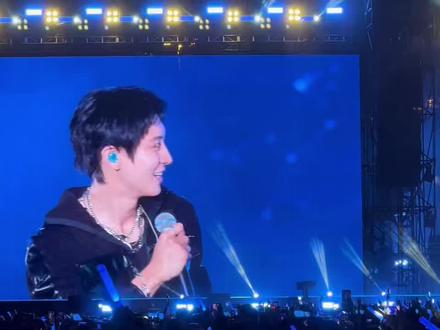 今夕是何年!!! 13 年了,我终于见到你们了!!!!#exo
#染色体家族演唱会 #张艺兴 #吴世勋 #朴灿烈