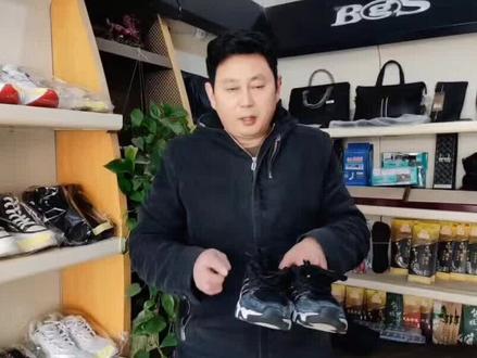 翻毛鞋洗掉色了怎么办?鞋匠教你怎么恢复#翻毛鞋清洗#翻毛鞋掉色恢复#同城浏览小助手#本地推#中牟县大学生修鞋店