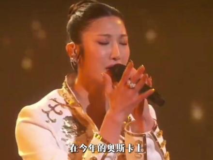 在今年的奥斯卡颁奖典礼上,电影《K-POP:猎魔女团》的主题曲 "Golden" 拿下最佳原创歌曲,成为史上第一首获得奥斯卡的 K-Pop 歌曲🏆
但就在创作团队发表获奖感言时,现场音乐突然响起,直接把他们的发言打断,这一幕也引发不少网友讨论。你觉得这是正常的流程控制,还是对获奖者的不尊重?
#奥斯卡 #KPop #猎魔女团 #流行文化 #STD音速传播