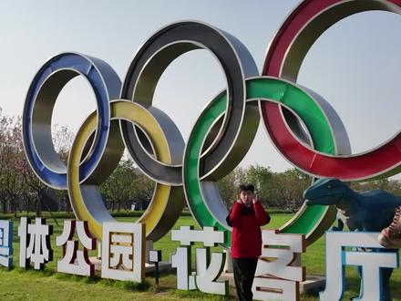 家人们谁懂啊!恐龙都来给黄石队加油了!楚超揭幕战倒计时,黄石必胜,土豆片冲就完事了!来恐龙奇域,和霸王龙一起为球队呐喊!#楚超黄石队 #恐龙应援团 #黄石华侨城恐龙奇域 #足球的快乐