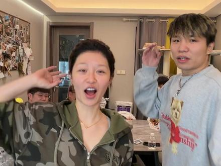 陈泽拍完之后饭都没吃就走了。#阿哲和倩怡