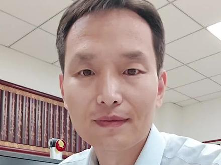 同一家银行存了60万,国家只保50万?存款保险认的是银行名号,不是认网点。工行东街存30万、西街再存30万,加起来60万,超出的10万就不在存款保险兜底范围了。怎么存最安全?记住一句话——银行门头一样的算一家,门头不一样的随便存。50万以内随便放,超过了就找门头不一样的银行分开存。#存款保险 #存钱 #银行 #存款 #银行人