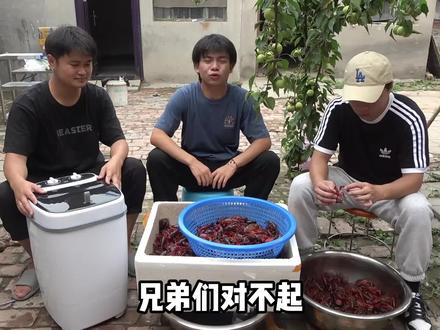 三小伙的龙虾摊差点黄了,阿淦生病断更十几天,这个夏天好好干! #农村三人行 #摆摊