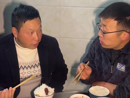 贵州腊肠 贵州04年女生,远嫁河南84年老公,今天做炒香肠,蒸香肠吃!#真实生活分享计划 #贵州香肠的做法 #贵州香肠#我的农村生活 #家常便饭吃得香