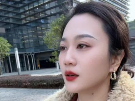 这世间大多数人都是这样,先敬罗衣后敬人,先敬皮囊后敬魂#国学智慧 #成长 #郑小旦 #中年