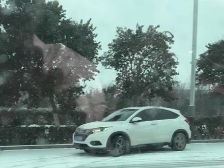 #厉害了我的车 #比亚迪雪地模式 #比亚迪海鸥非智驾版 比亚迪雪地模式简直是雪天开车神器啊,小伙伴们别忘了开启哦,雪天路滑注意安全😀#下雪