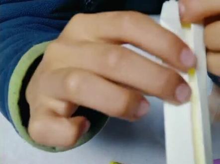 #手工折纸 #认真的样子真可爱 @DOU+小助手