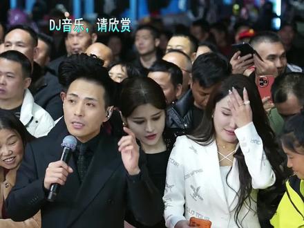 赵本山老师徒弟 索图大舞台#歌手 #女歌手 #比赛现场 #百姓大舞台想唱你就来 #索图大舞台