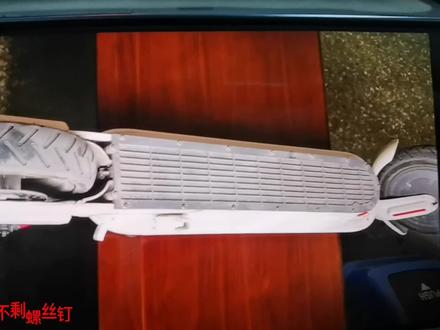 不剩钉:小米电动滑板车更换后轮轮胎全过程,没撬棒还挺费劲!
