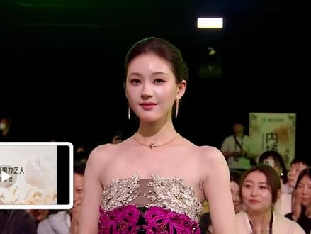 露思领奖完整版#赵露思#领奖#星光大赏