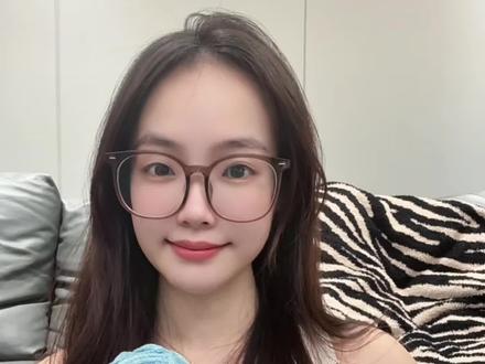 谁懂啊 我的海浪包不用换色 赢在起跑点了✌️
超适合新手的毛线!
钩织海浪包不用换色!方便快捷
毛线用量:1团
颜色:涂鸦线海洋色号
#手工编织 #织女的日常 #钩织包包 #海浪包 #钩织