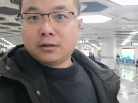 刀疤哥厉害,自己建房子