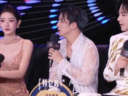 老薛后台采访,好有意思,已经开始期待后天的年度盛典了#江苏卫视跨年演唱会#薛之谦