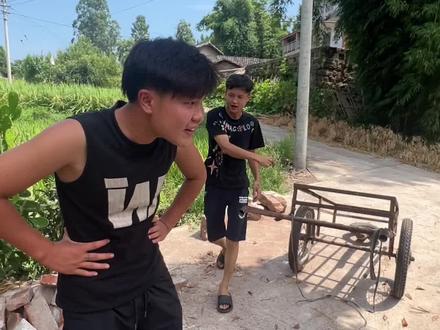 弟弟好心叫哥哥去上班,结果就是想玩游戏#剧情演绎