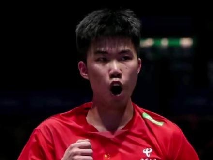 翁弘阳真强啊,超过李诗沣一个大波波夫了吧! #羽毛球 #2026汤尤杯 #汤尤杯 #翁弘阳 #石宇奇