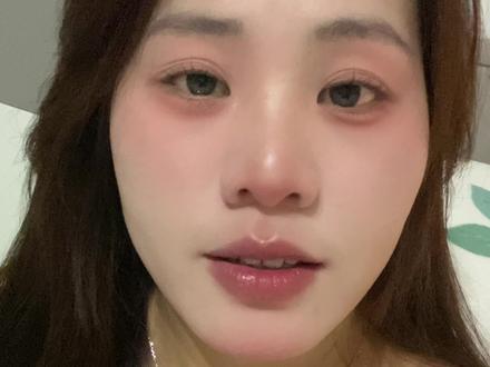 又发现一张不管做头像还是做朋友圈背景都超级好看氛围自拍,超可爱的 不卡颜 20秒就可以拍出来宝宝们学会记得交作业!#头像感自拍#氛围感#拍照姿势#p图教程#萌妹子自拍姿势拿捏