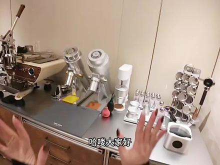 这届咖啡太卷了!
没点才艺都不敢上桌了👻
快@你那双只会点赞的手来学!
咖啡拉花绝绝子攻略👍
学不会可以多看几遍💪
#我的咖啡日记 #拉花 #家庭咖啡馆 #保姆级教程 #咖啡日常