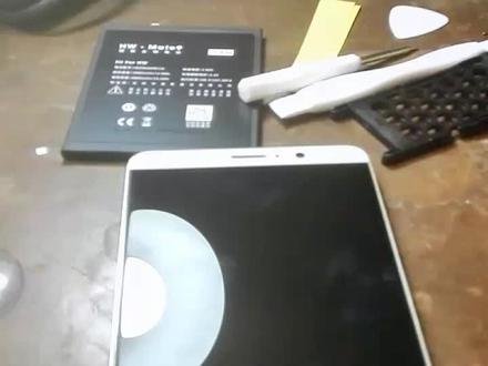 #手机电池 #华为手机 #手机维修
手机换电池需要注意手法,胆大心细不要急于求成,这波操作打多少分评论区见。