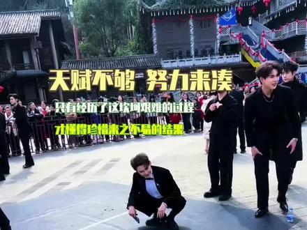 龙浩天为什么这么火?因为龙队不忘初心,努力拼搏,不管在外面有多优秀!永远都不忘自己的家乡!#龙浩天#ai瑶瑶#重庆团播打造影视级实景直播间