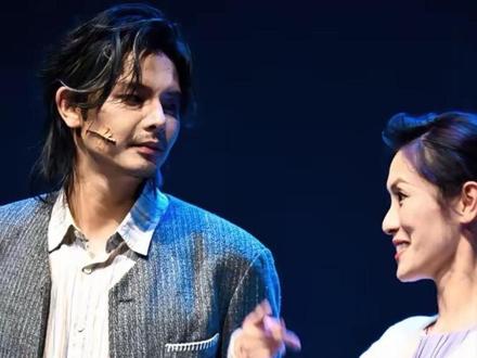 《答案》选自音乐剧《嫌疑人x的献身》
26.5.3晚场 fo叶麒圣as石神哲哉
#zgyyj #音乐剧嫌疑人x的献身 #叶麒圣 #徐丽东
字幕缺失了一部分,请海涵