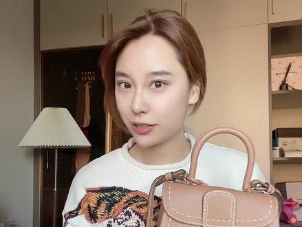 Delvaux brillant mini尺寸
是我所有包包里
出镜率使用率奇高的❤️
不仅实用性强 ,还很百搭❤️
今天全面给大家测评这款包包
#包包种草 #包包推荐 #delvaux德尔沃