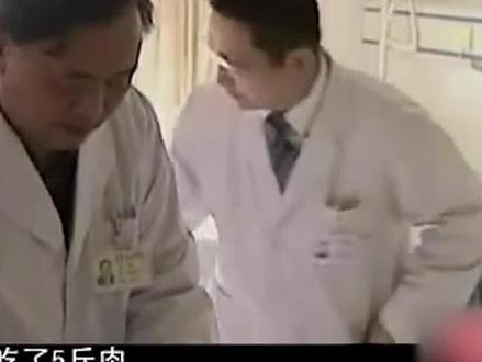 21岁小伙被严重烧伤,医生将十万只蛆虫放身上救命,一天吃掉5斤腐肉#纪录片 #医生 #社会百态