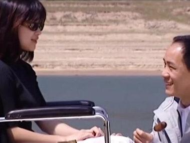 如果现实生活有家暴的现象,建议果断选择离开,不然生活就是恶梦地狱!#愿每个女孩都能嫁给爱情 #精彩片段