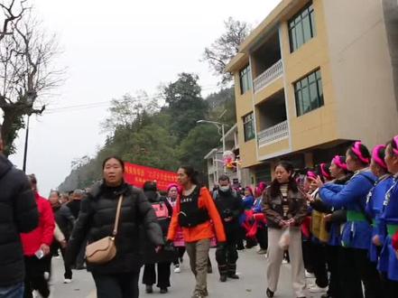 双向奔赴,与家乡同频共振,谁能做到,贵州苗王,锦屏县三江镇乌坡村吴高书挑战七星山荒野求生夺冠归来。#荒野求生 #双向奔赴 #我为家乡代言