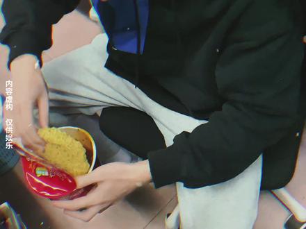 连续吃一个月泡面会怎么样? #极限生存 #吃泡面