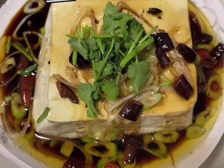 东北家庭制作 油淋豆腐 我用的辣椒不辣且少 能吃辣的多放一些辣椒和葱会更nice#宁夏滩羊不膻且香 @宁夏滩羊肉—牧场直营店 #抖音小助手 #干货分享 @DOU+小助手 @抖音小助手