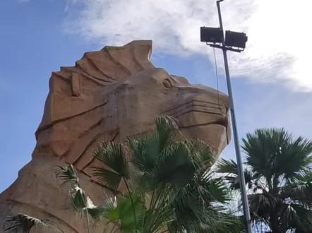 不论去哪旅游或者生活。入乡随俗,相互尊重。即赢得对方的好感,也展现了自己的风采。这才是应有的文化交流.
而不是用自己的眼光看世界。而是要用世界的眼光,看自己。#马来西亚 #旅行 #旅行大玩家 #旅行攻略