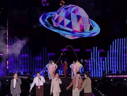 3.14 抖音粉彩风盛放现场
孟佳&蹦山咔拉咔合作舞台 大家一起来
#蹦山咔拉咔 #云南bigbang #关恒 #关锦 #粉彩风盛放现场