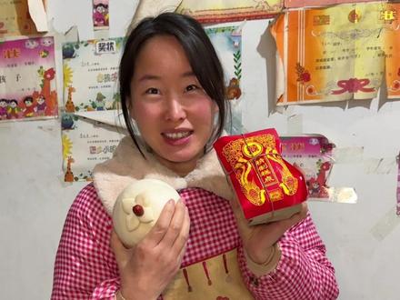 在河南,过年走亲戚不带的礼,会被骂,这么重要的东西是大馍和蜜三刀,你们那是什么?#农村最朴素的生活 #农村生活 #过年#过年送礼 #天山童姥