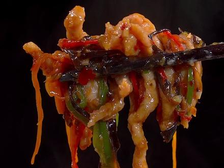 在家里也能做出比饭店还要好吃的鱼香肉丝,方法简单赶紧去做一个吧#抖音美食创作人 #鱼香肉丝