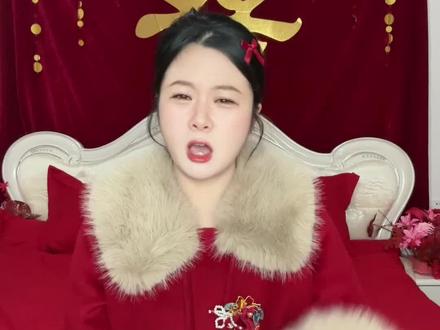 过来人经验分享|婚房布置 刚结完婚的血泪经验告诉你,婚房布置真的不用花四五千!我婆家娘家两层楼婚房总共只花了三百块,照样出片又好看。秘诀就是:多买各种喜字往墙上贴,氛围感直接拉满;想复刻网红角落别自己乱搭,直接去1688买搭配好的套餐;重点只布置床头、客厅这些拍照区,其他位置简单贴喜字就好。我连装饰都重复利用——婆家用完小心拆下,快递到娘家重新布置,等于一份钱办两件事!所有好物都在1688店铺(搜1048087),一个快递全搞定。备婚要花钱的地方太多了,婚房布置省下的钱,结婚完开开心心度蜜月太香啦!#备婚 #结婚 #婚房布置 #婚房装饰 #1688生意搭子