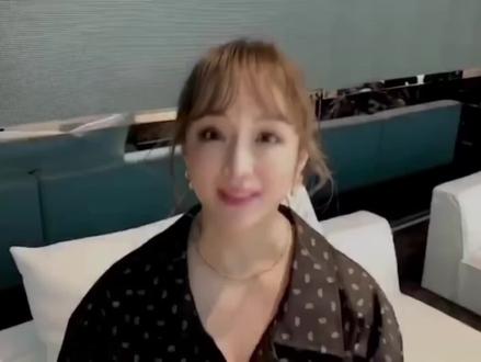 滨崎步《MY ALL》(中文版)发行5周年纪念 「MY ALL」收录于@滨崎步 2008年第九张原创专辑『GUILTY』中,为滨崎步在中国最广为流传的歌曲之一。当年,滨崎步在经历左耳失聪、好友离世的等伤痛后,创作了「MY ALL」致敬多年来一直跟随她的歌迷,感谢他们的付出和陪伴。
2020年在网游@球球大作战 在五周年之际,滨崎步倾情演唱了《MY ALL》(中文版-《球球大作战》5周年主题曲),这也是滨崎步首次接受来自中国游戏的邀请,将这首唱哭了无数歌迷的经典歌曲改编成中文版本,作为《球球大作战》5周年特别礼物。
2020年4月8日滨崎步在其🎵上表演了《MY ALL》(中文版)的手势舞蹈、2024年11月02日滨崎步2025亚洲巡演-上海站更是首次演唱了中文版片段,令无数歌迷感动落泪。
#滨崎步 #滨崎步myall #球球大作战 #劲舞团 #滨崎步上海演唱会