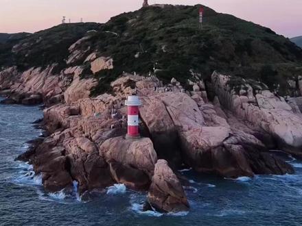 1月30日(采访),舟山一公司招聘“守岛人”火了!招2男2女,可以钓鱼,海鲜管够,转正后工资6000元-8000元。现在已经有几千个人应聘了,预计下周结束招聘。#舟山 #守岛人@抖音小助手 @DOU+小助手