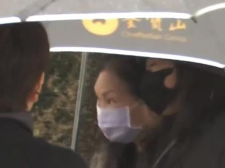 #大S離世週年,S媽到達墓園!
由 #具俊曄# 親自為她設計的紀念雕像!
#大S #具俊晔大s #具俊曄