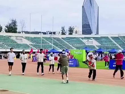 2023届鸿星尔克运动会在厦门体育场开幕了,今天的火炬手是董事长吴荣照,太帅了,我跑不动了#以梦为马不负韶华 #运动会 #鸿星尔克运动会开幕式 #鸿星尔克吴荣照 #当女友决定要减肥 @鸿星尔克吴荣照