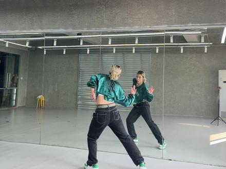 BABYMONSTER的出道曲Batter Up语音详细分解 完整的都在课包 之后会更新全曲。点击主页-商品课程 #babymonster #batterup #舞蹈分解教学视频 #舞蹈慢速分解 #舞蹈教学